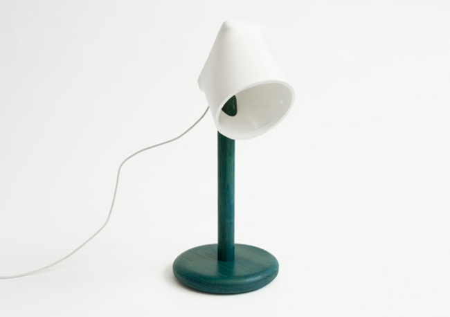 Bordslampa vitblå designidé