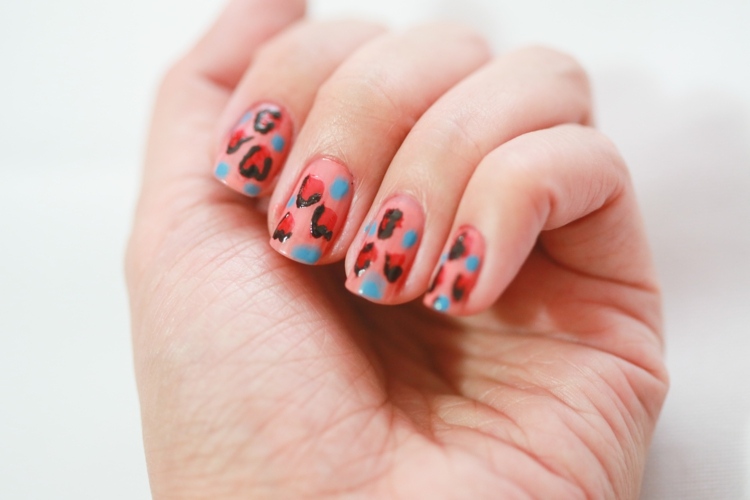 nageldesign-leopard-motiv-hjärta-form-inspiration