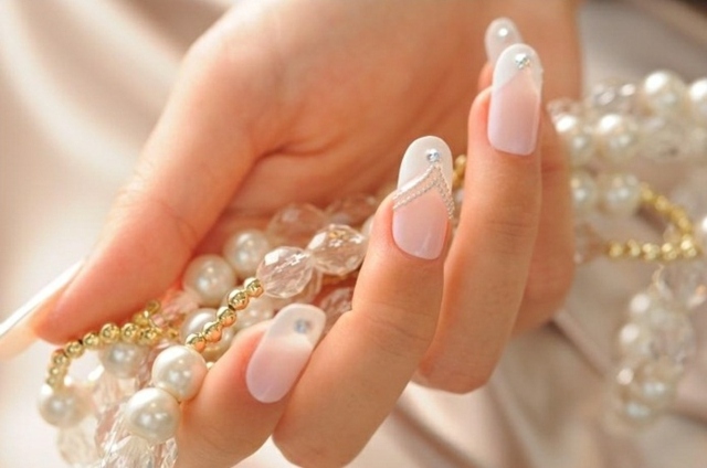 naglar bröllopspärlor vita idéer nagellack