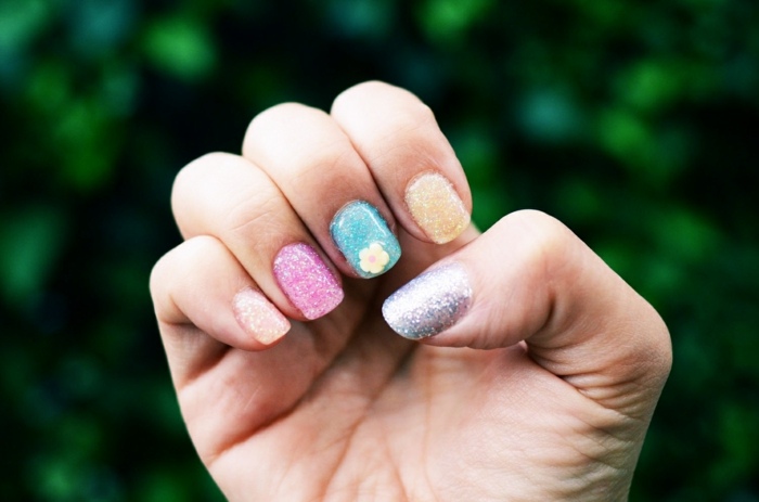 skönhet idé måla naglar pastell färgstark design