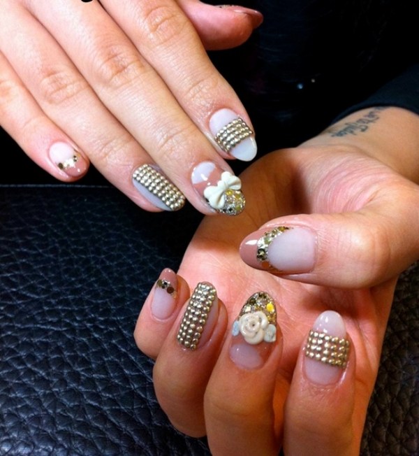 manikyr-spik smycken-frodig-pärla-strass-guld-nagellack trender