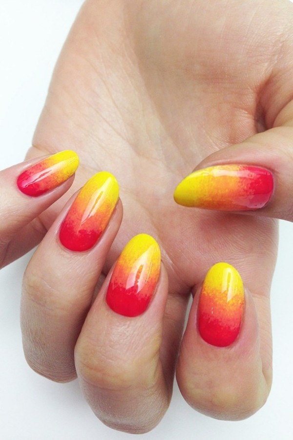 Nagelstyling-spik-design-sommar-ombre-gul-rosa-neon