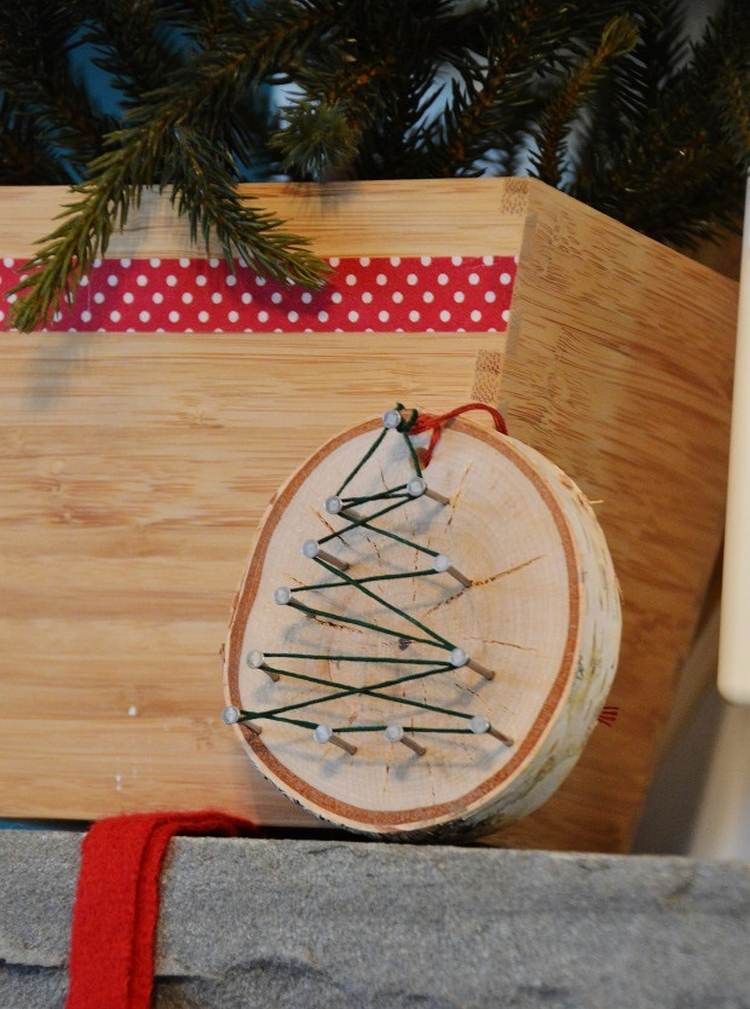 string art julpyssel själv hemmagjord trådkonst nagelbilder diy julpynt träddekorationer pyssel idéer julgran