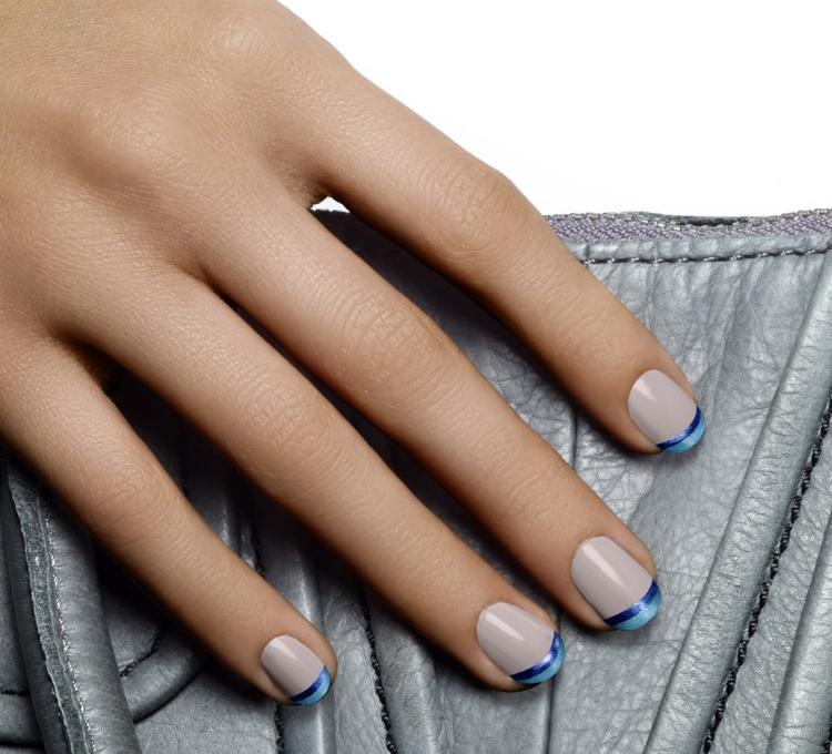 Nageldesignbilder blå spetsglitter nagelkonst