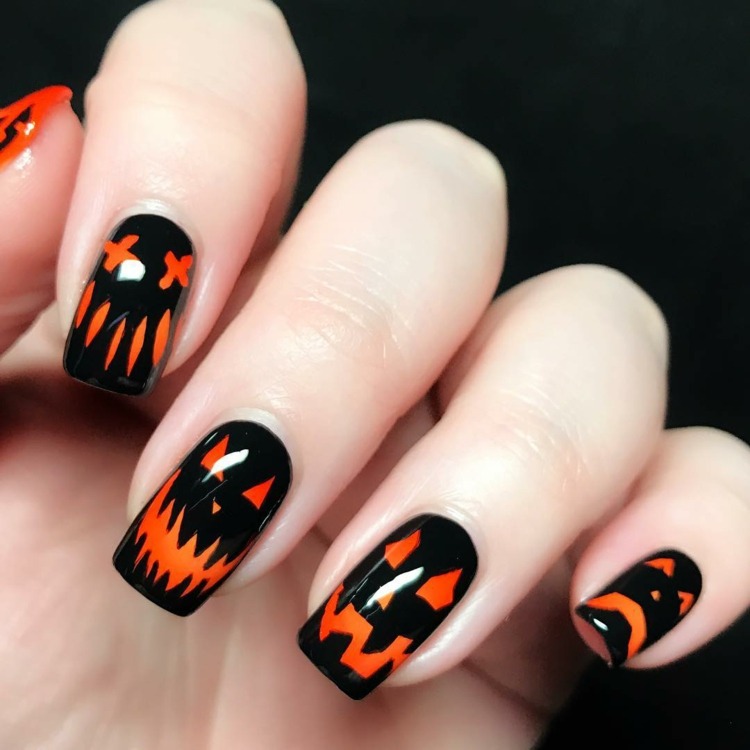 nageldesign-bild-galleri-halloween-pumpa-grimas-läskigt-svart-orange