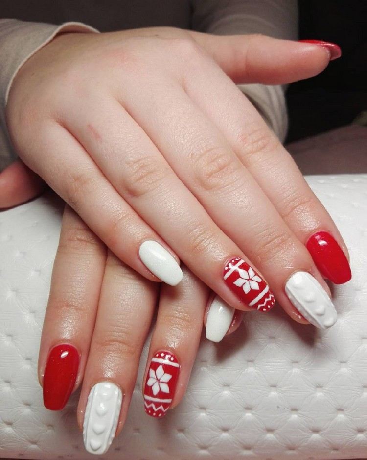 nageldesign-vinter-jul-stickade-naglar-stickat-mönster-röd-vit