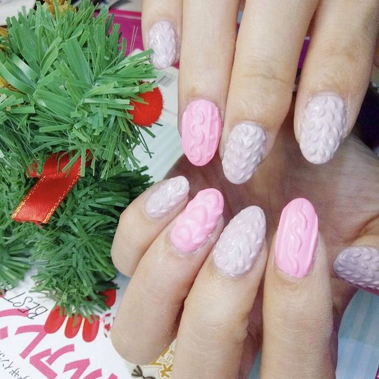 nageldesign-vinter-stickade-naglar-nagel-trend-rosa-toner