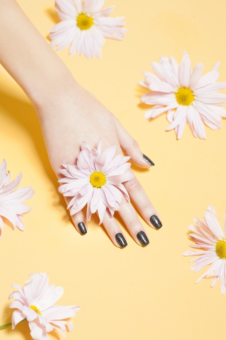 Nail-design-vår-2015-mörk-färg-stjärnklar natt