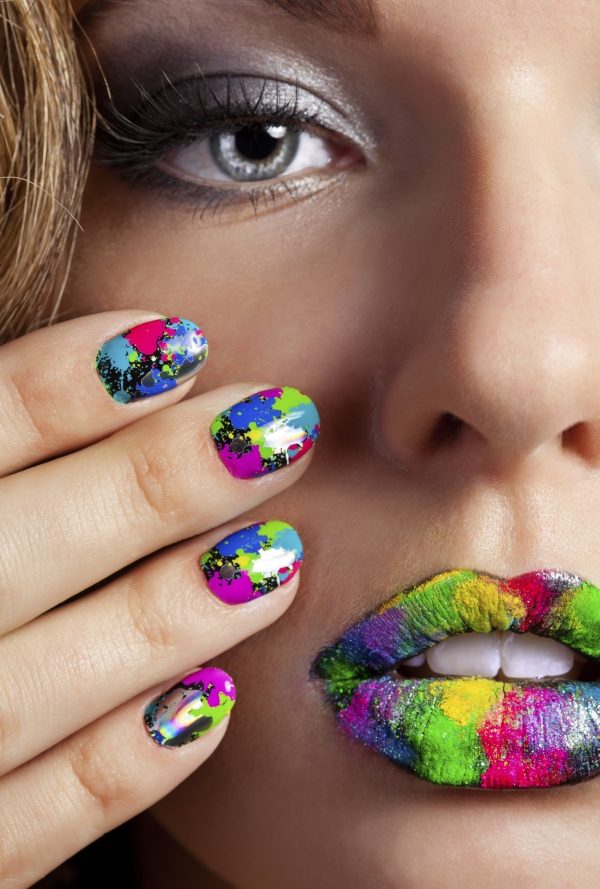 nagellack-design-trend-2014-färgglada-stänk-gel-naglar-läppstift
