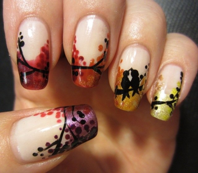 höst-nagel-design-idéer-glitter-nagellack-svart-fågel
