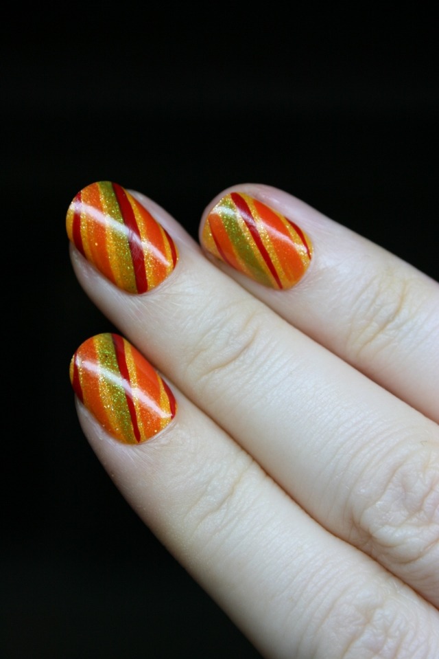 höst-nagellack-design-idéer-ränder-mönster-diagonal
