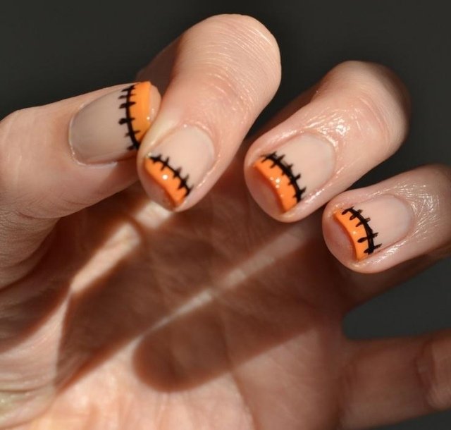 halloween-nagel-design-orange-fransk-stil-spets-svart-ränder