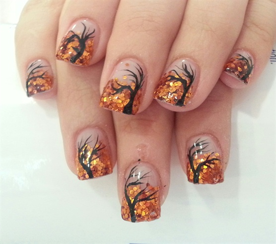 nageldesign-höst-bilder-orange-glitter-partiklar-träd