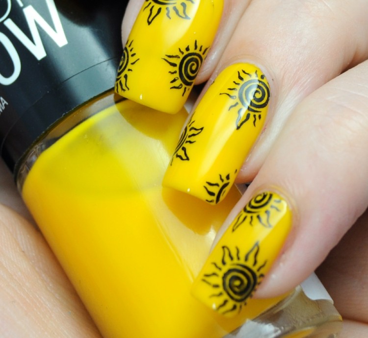 nageldesign-gul-sol-motiv-stimulans-spiral-klistermärke