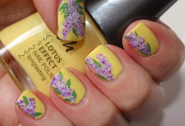 nageldesign i gul lila-lila-blomma-mönster-idé-nagellack-målning