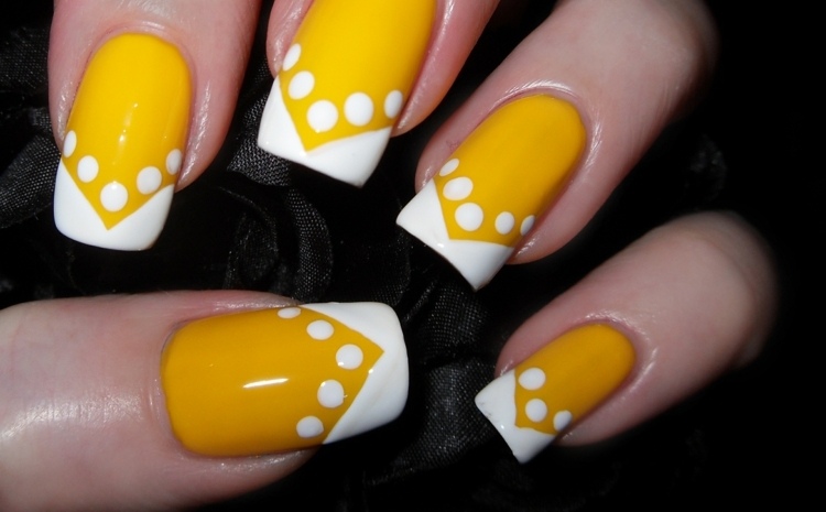 nageldesign-gul-vit-fransk-manikyr-poäng-idé-lekfull