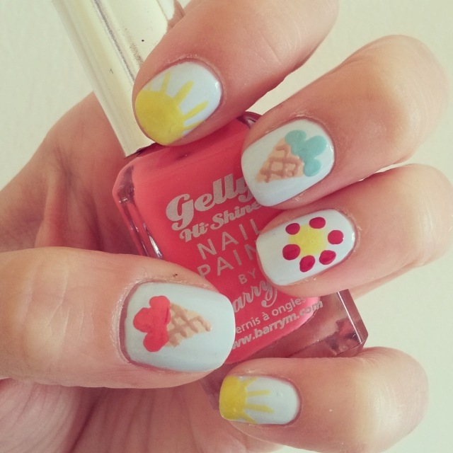 nageldesign-motiv-sommar-sol-blommor-glass-våffla