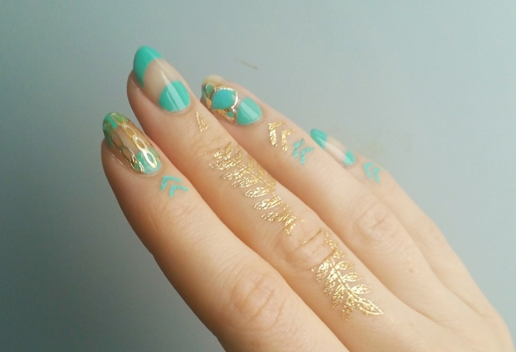 nail design trend 2016 turkos guld design tatuering finger glamour