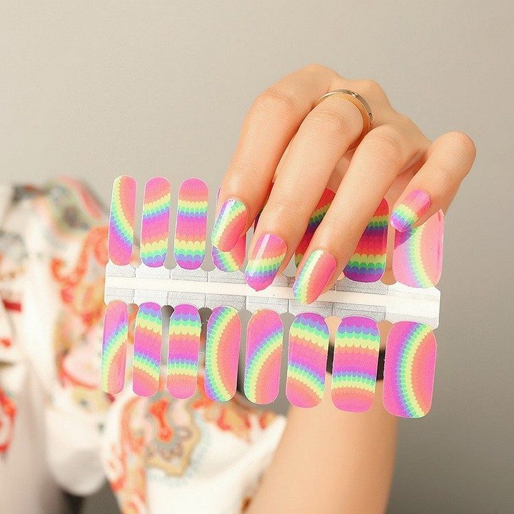 Rainbow Nails gör nagelfolier trendiga själv