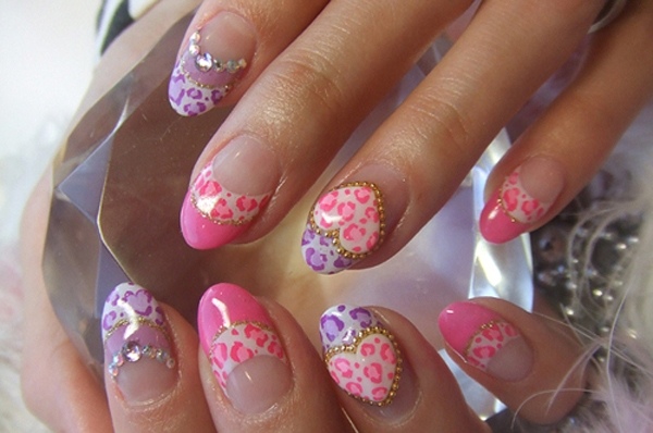 Nagelkonst-design-dekorerade-naglar-djurmotiv-rosa