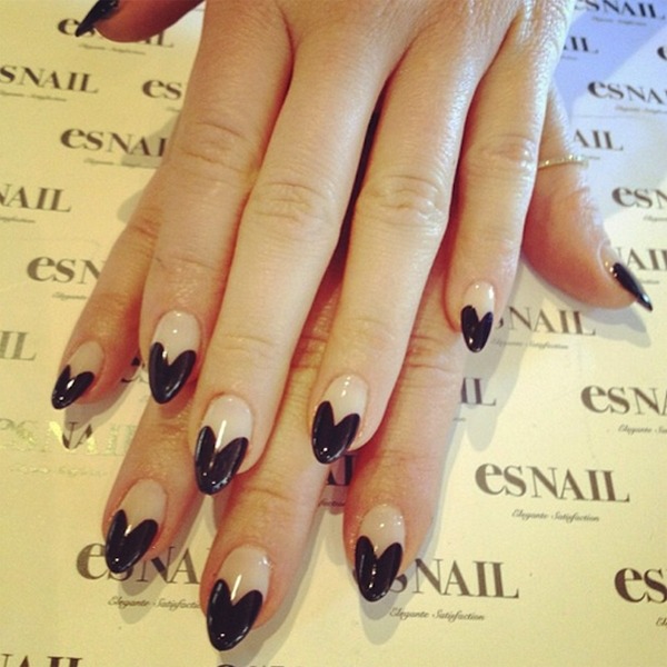 Nailart-design-black-nail-tips-heart-shape-french
