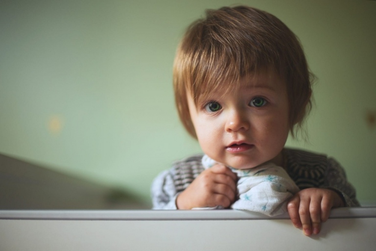 För småbarn kan huskurer mot hosta hjälpa istället för mediciner