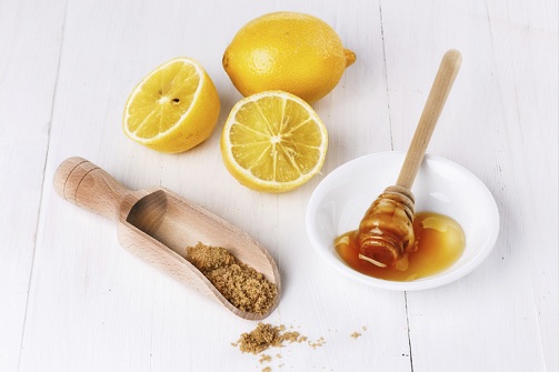 Θαυματουργός χυμός λεμονιού και μέλι για αποτρίχωση στα πόδια