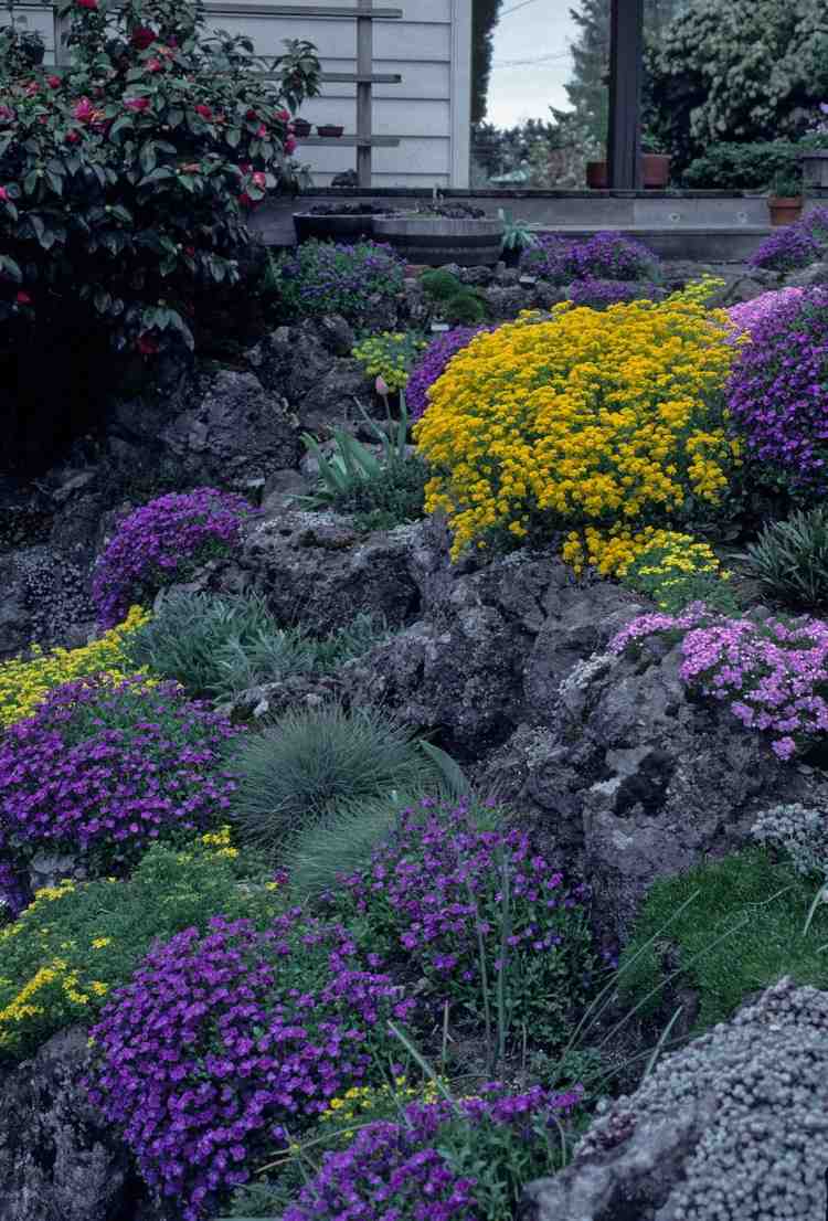gips-plantering-rockery-blå-kuddar