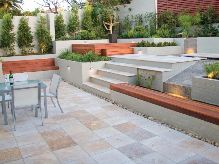natursten-golv-exteriör-travertin-kakel-terrass-betong-bänk-träöverdrag