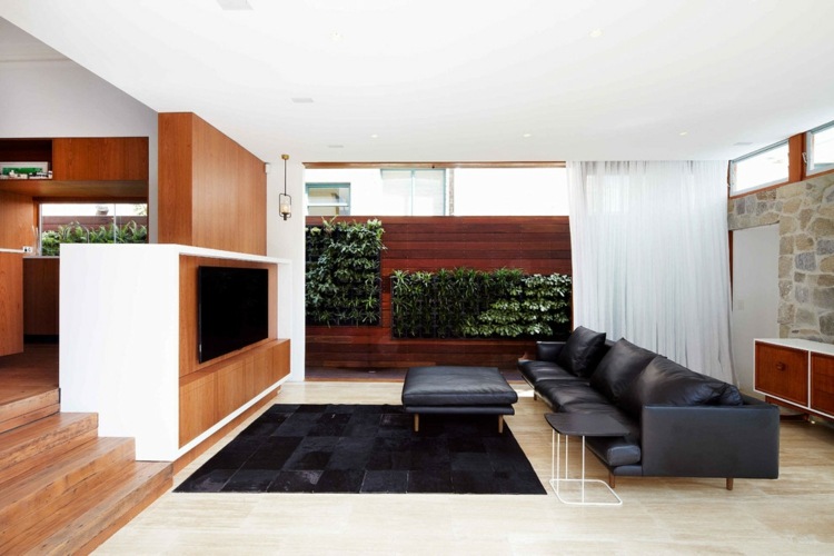 natursten golv-interiör-vardagsrum-travertin-svart-läder-soffa