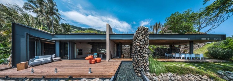 Naturstenar och stenblock -moderna-arkitektur-hus-exotiska-palm-terrass