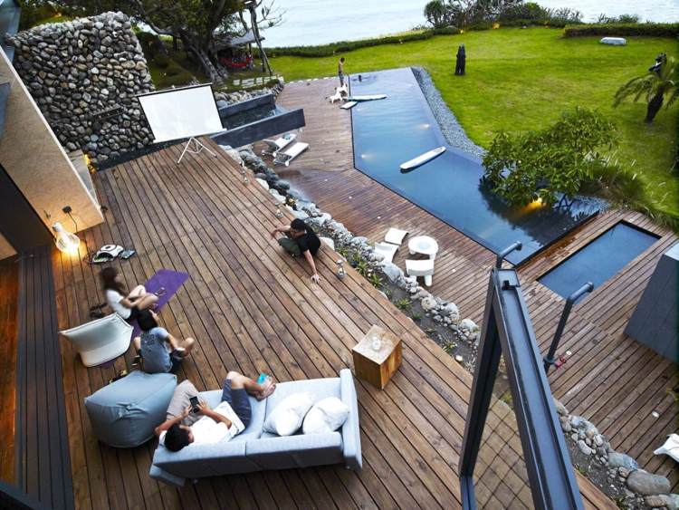 natursten-stenblock-modern-arkitektur-terrass-lounge-trädgård-trägolv
