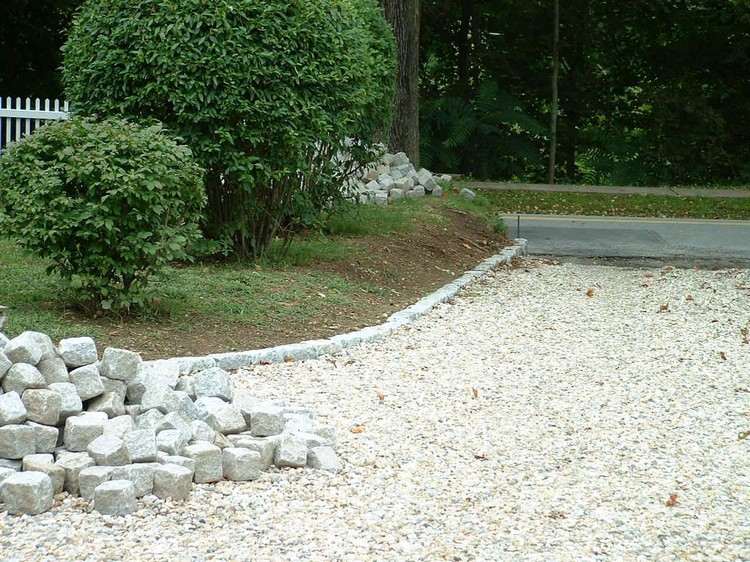 Läggning av natursten stenbeläggning granit-kullersten-uppfart-grus-sängkläder