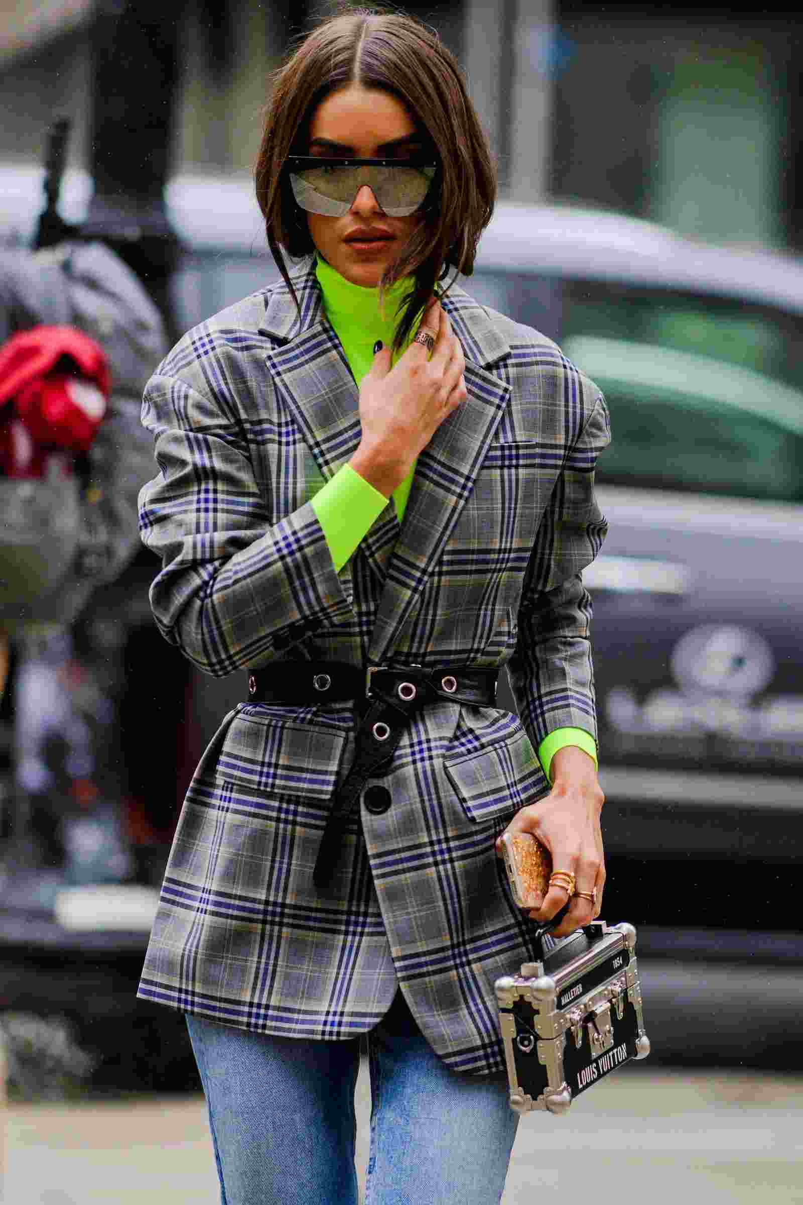 Turtleneck Tröja Neon Colors Oversized Blazer Skinny Jeans Outfit Women