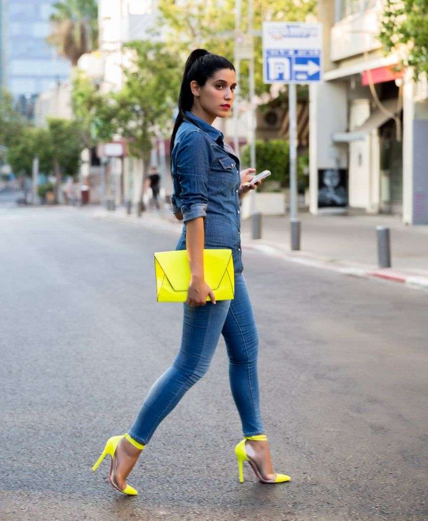 Handväska neongul neonfärger skor höga klackar jeans jumpsuit modetrender