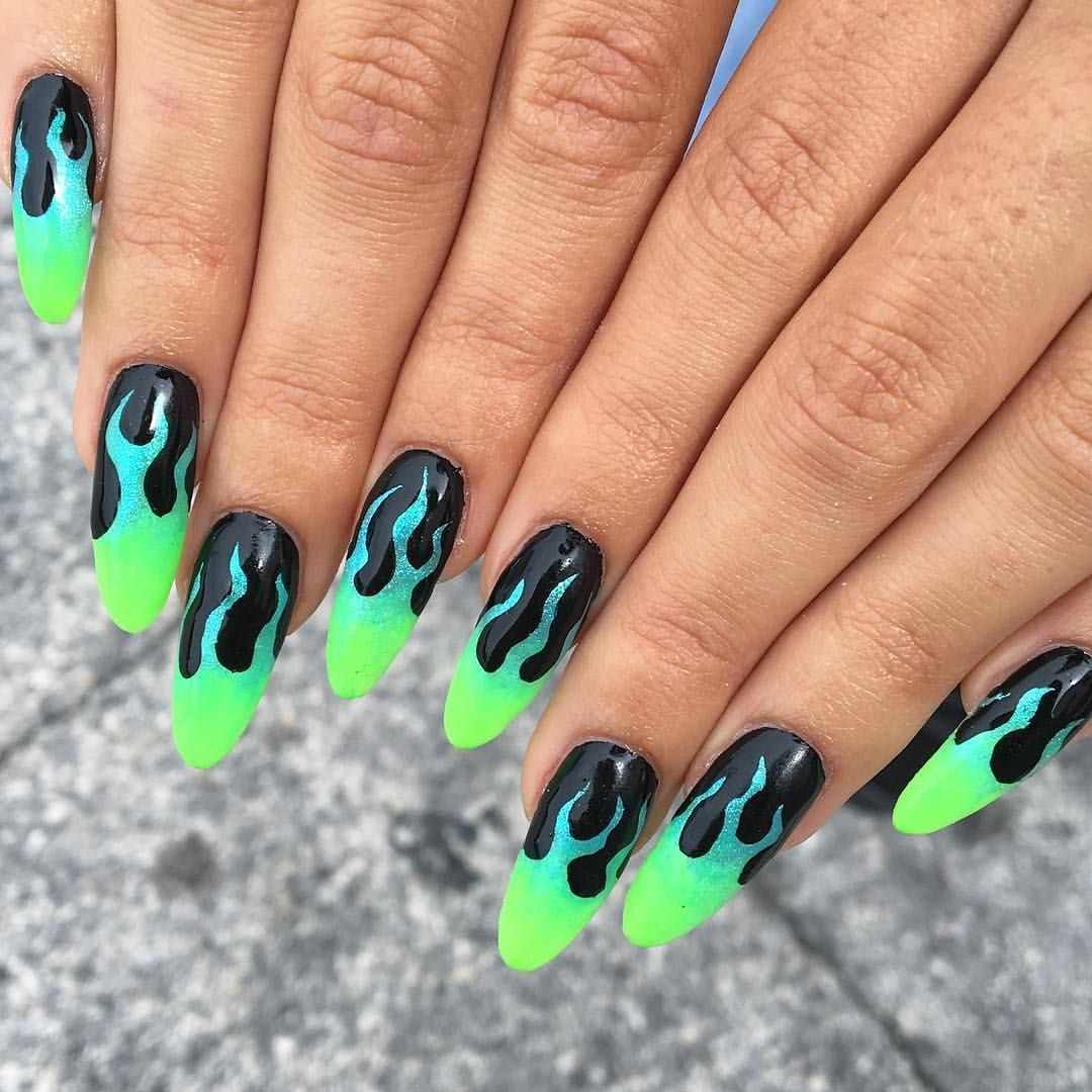 Neon naglar manikyr sommar naglar i mandel form modetrender