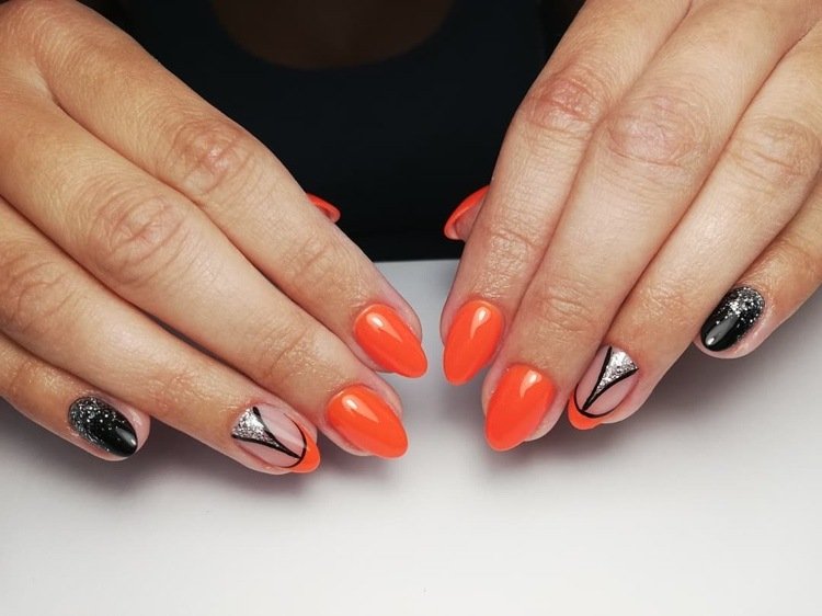 Neon naglar med orange, glitter och svart