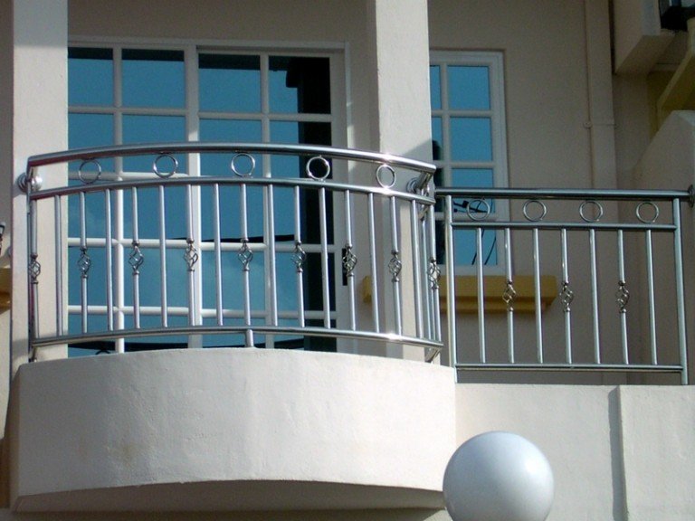 räcke för terrass stål idé silver modern balkong design