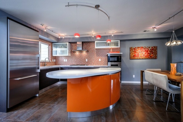 Kökidéer designa mosaikplattor orange hörn köksskåp matlagning ö