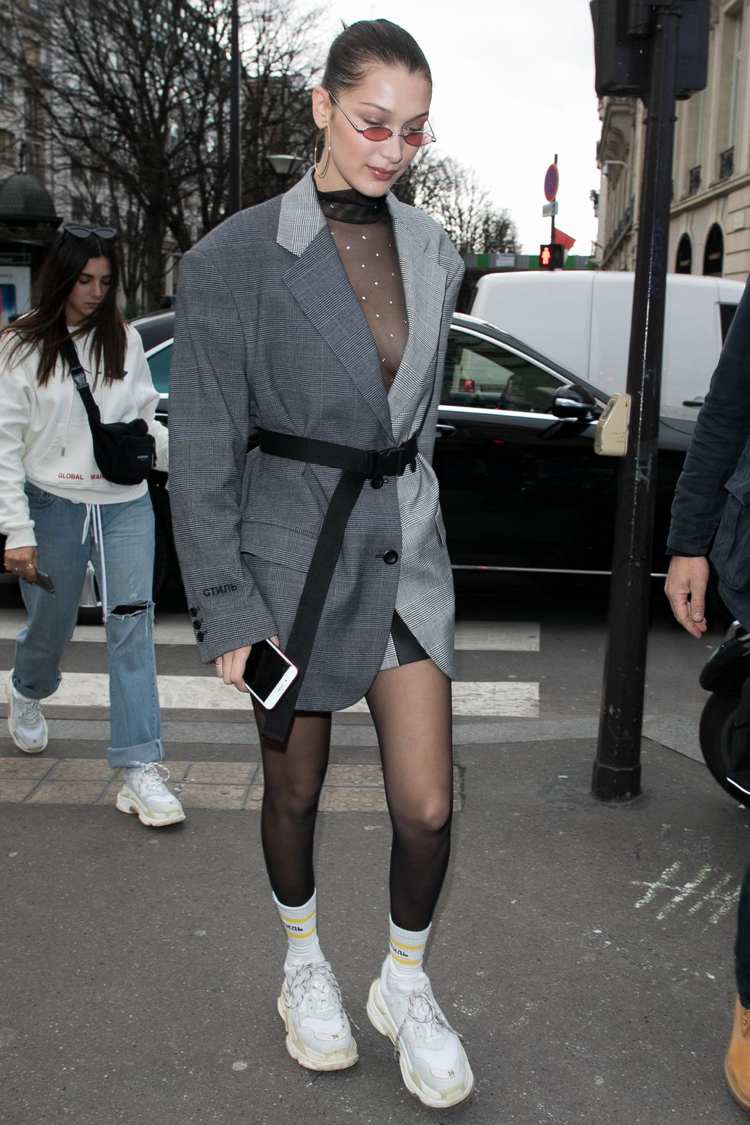 skor trend pappa sneaker balenciaga bella hadid