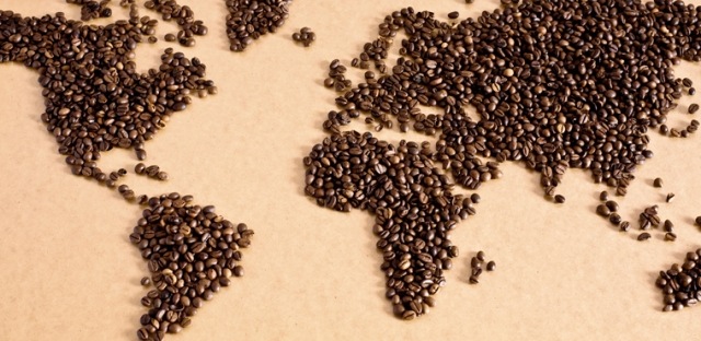 Kaffe geografi-kreativ världskarta gjord med kaffebönor