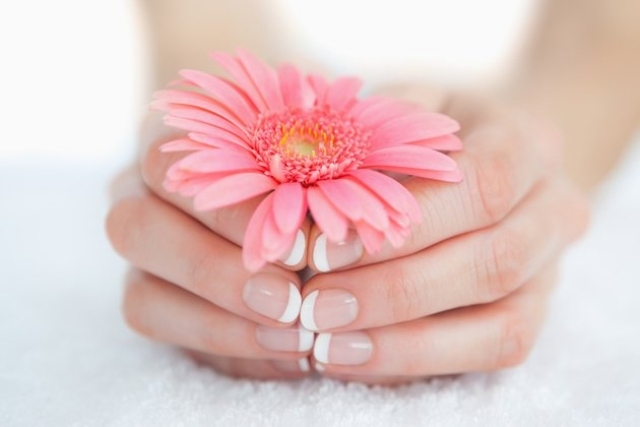Shellac_French_Manikyr-med-blomma
