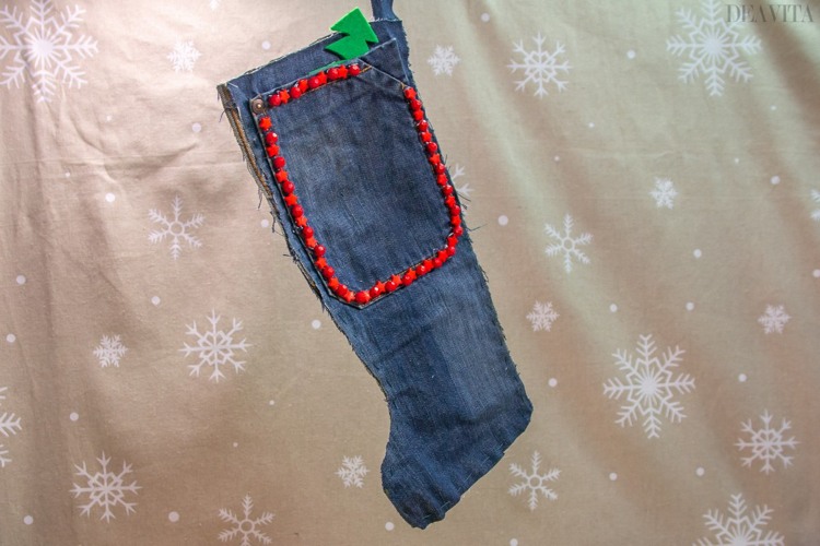Återvinn gamla jeans Lär dig att sy St Nicholas stövlar med barn