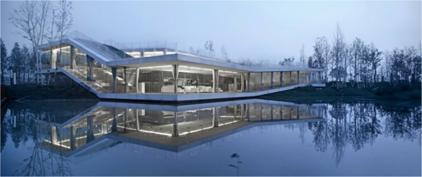 floden-klubbhus-minimalistisk-modern-arkitektur