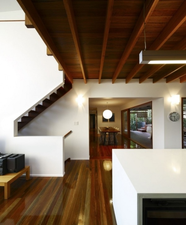 Lackgolv-parkettgolv träblank modern inredning-bostadshus