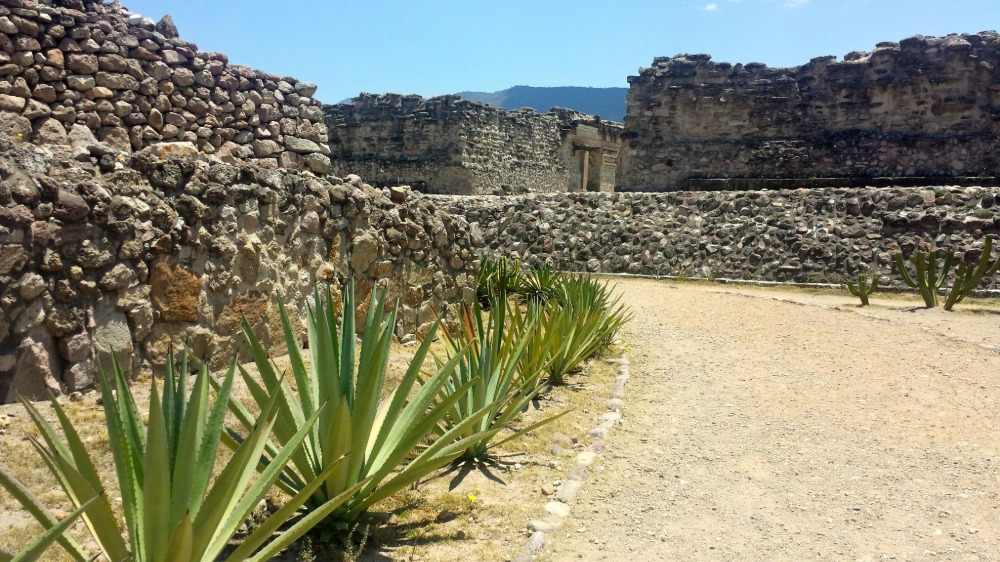 besök mitla ruins historiska centrum och lär dig mer om zapotecerna