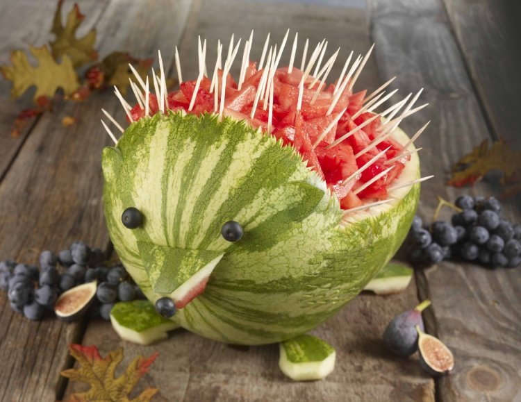frukt-carving-enkel-idé-vattenmelon-igelkott