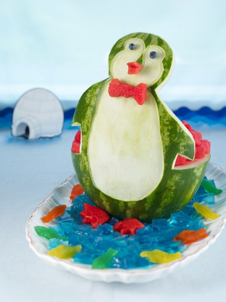 Frukt carving nybörjare vattenmelon pingvin