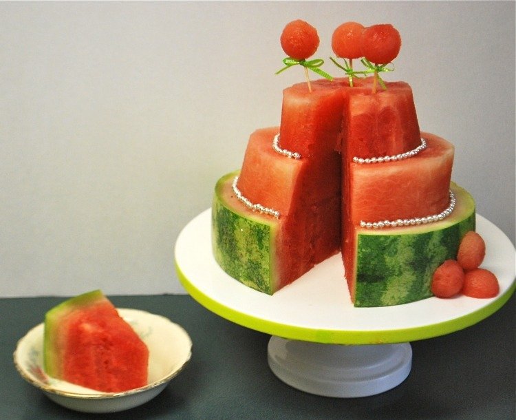 frukt-carving-nybörjare-tre-tier-tårta-vattenmelon