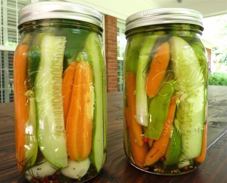 Förvara-grönsaker-frukt-morötter-gurka-burk-hålla-vatten-färskt